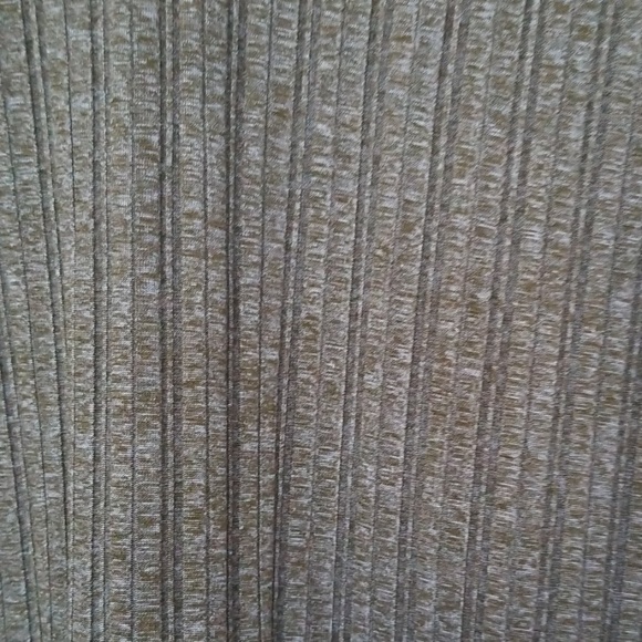 Iz it u shirt - Picture 2 of 4